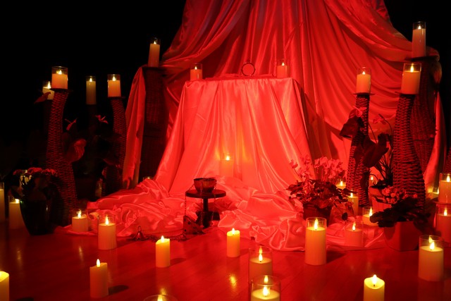 إِيَّاكَ نُسَبِّح، إِيَّاكَ نُمَجِّد، إِيَّاكَ نُبارِك